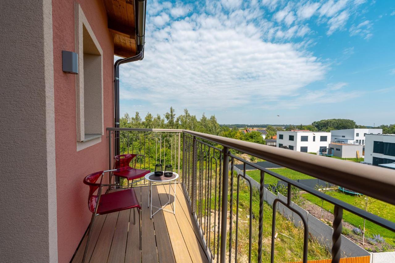 Laskara Garden Apartment By Prague Forest Nové Jirny Екстериор снимка
