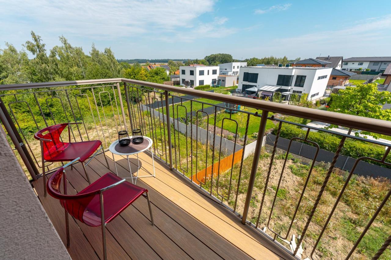 Laskara Garden Apartment By Prague Forest Nové Jirny Екстериор снимка