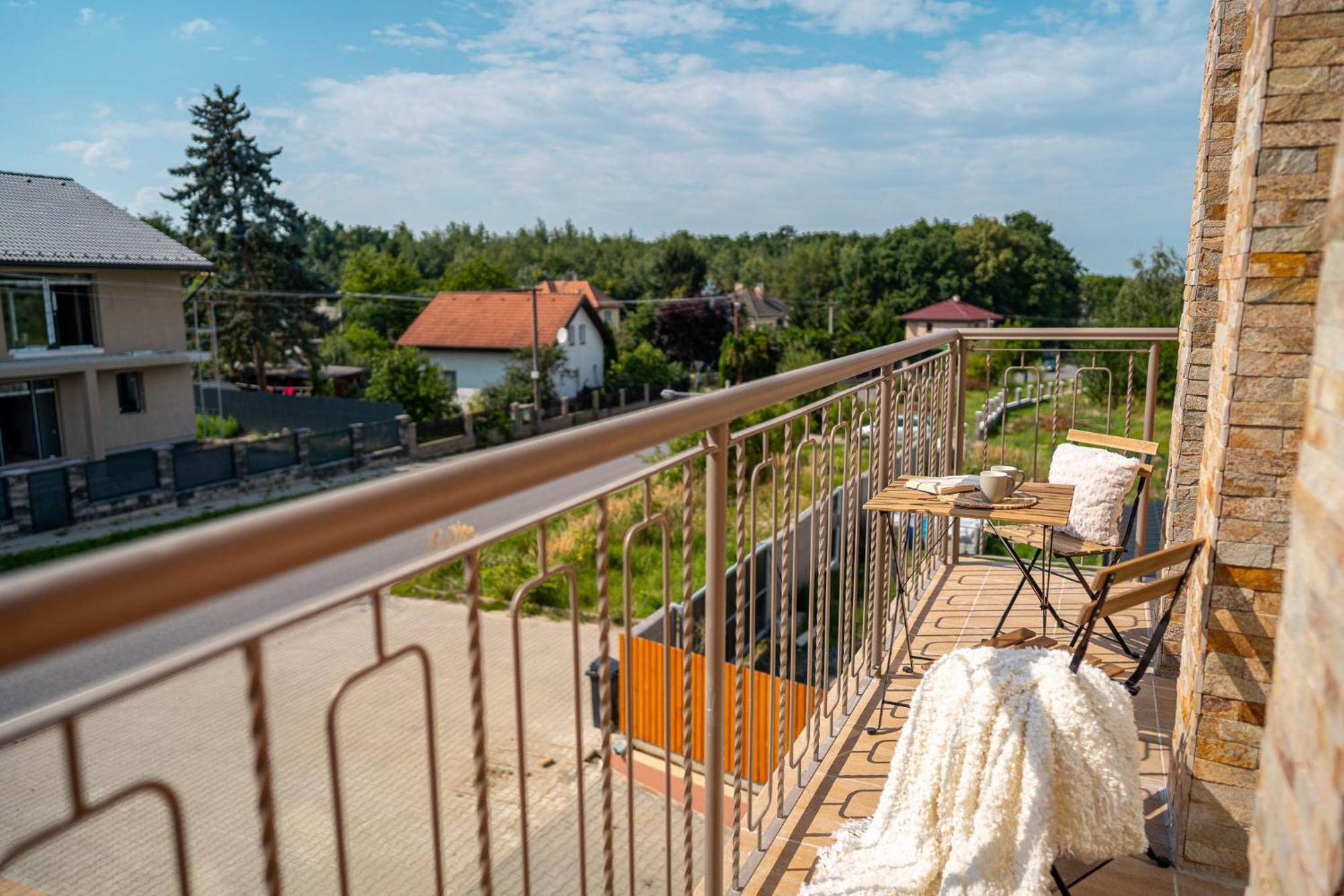 Laskara Garden Apartment By Prague Forest Nové Jirny Екстериор снимка