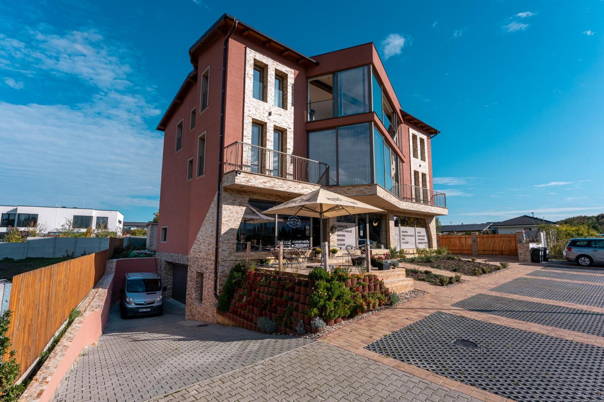 Laskara Garden Apartment By Prague Forest Nové Jirny Екстериор снимка